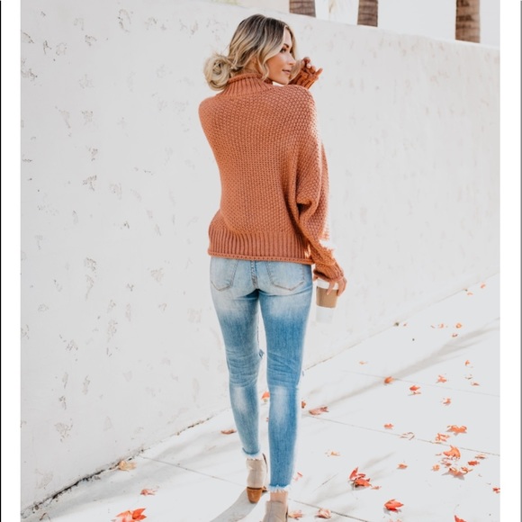 HEIDI Old School Sweater - Picture 4 of 8